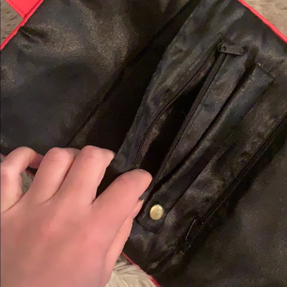 Red Wallet - Picture 5 of 7